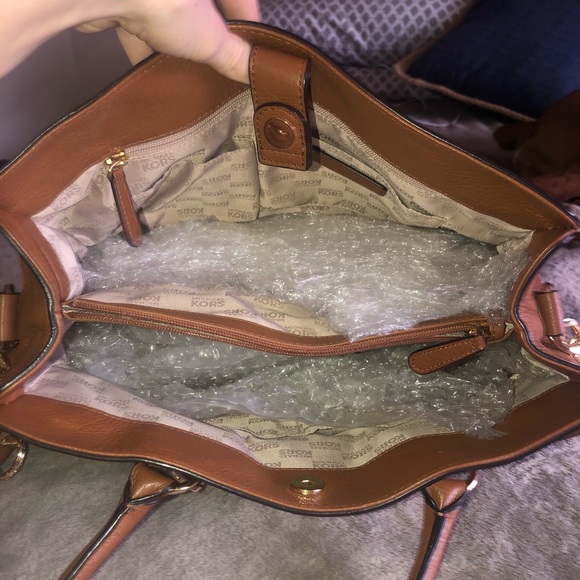 New MK purse - Picture 4 of 6